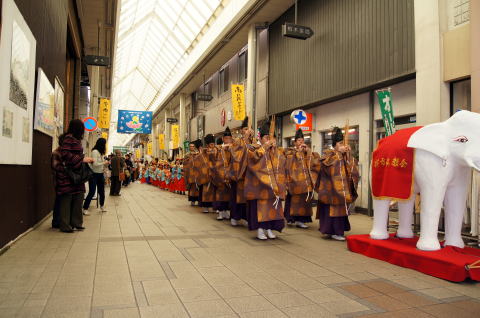 �ߏւ��V���Ɍ��R���뗺��